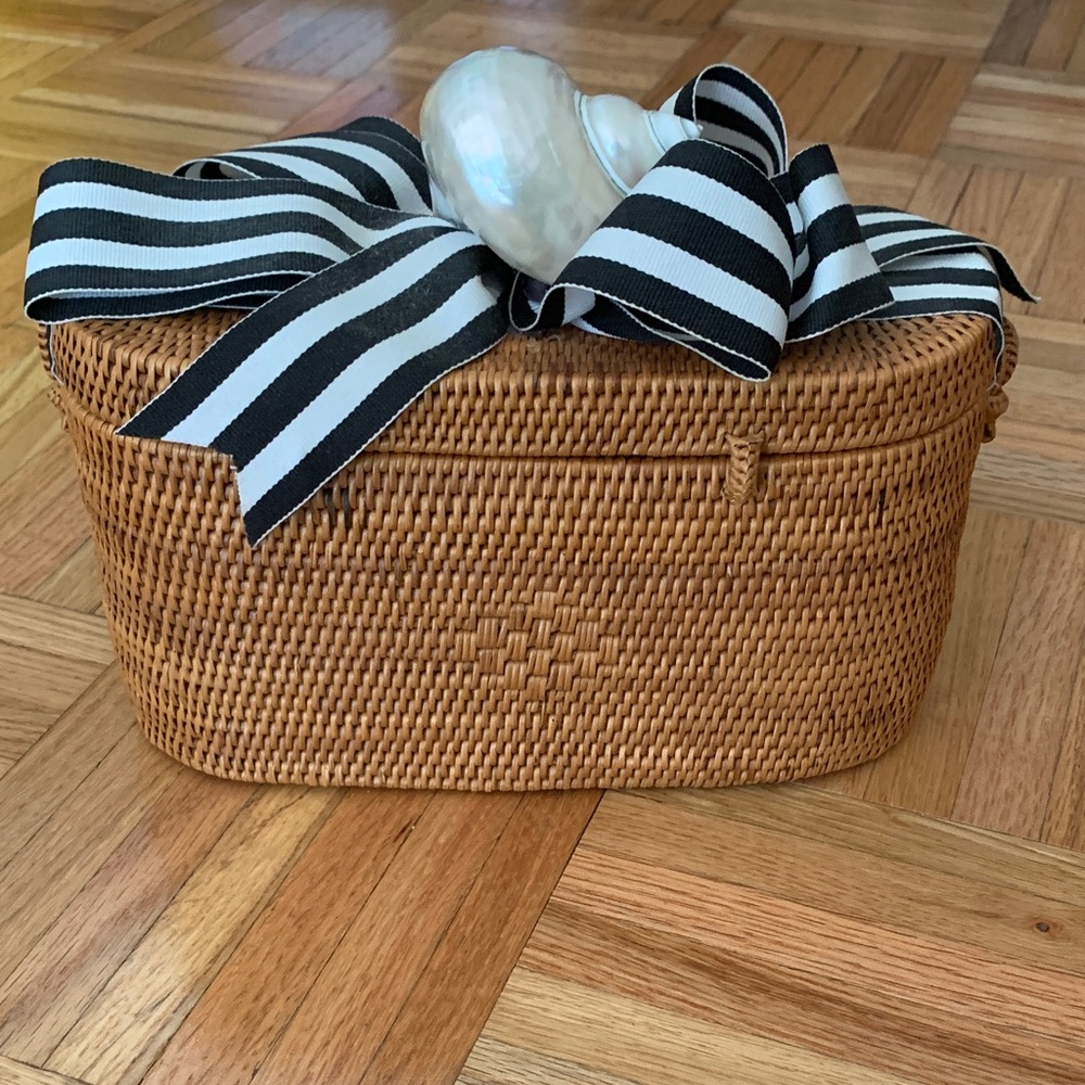 RETAIL $195 Basket Purse Natural Root Hand-Woven Custom Shell & Bow Accent - Picture 11 of 15